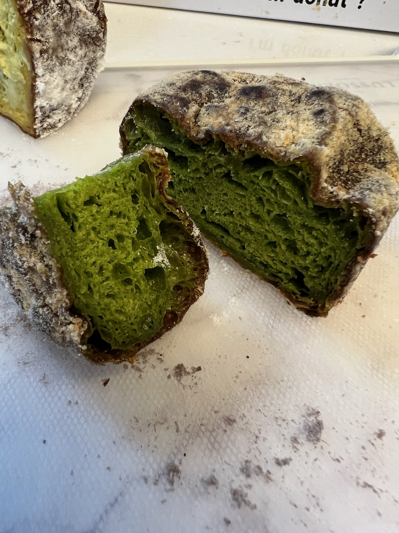 I'm donut ? 抹茶生地の断面 鮮やかな緑色