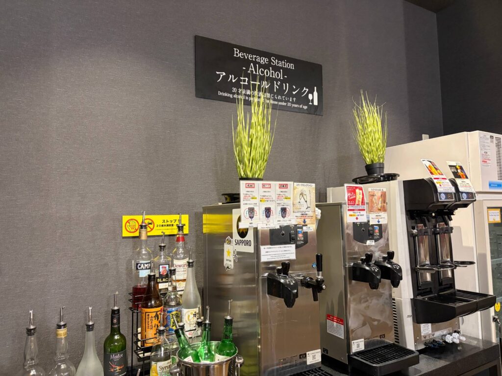 箱根ホテル小涌園の朝食のアルコールドリンクコーナー