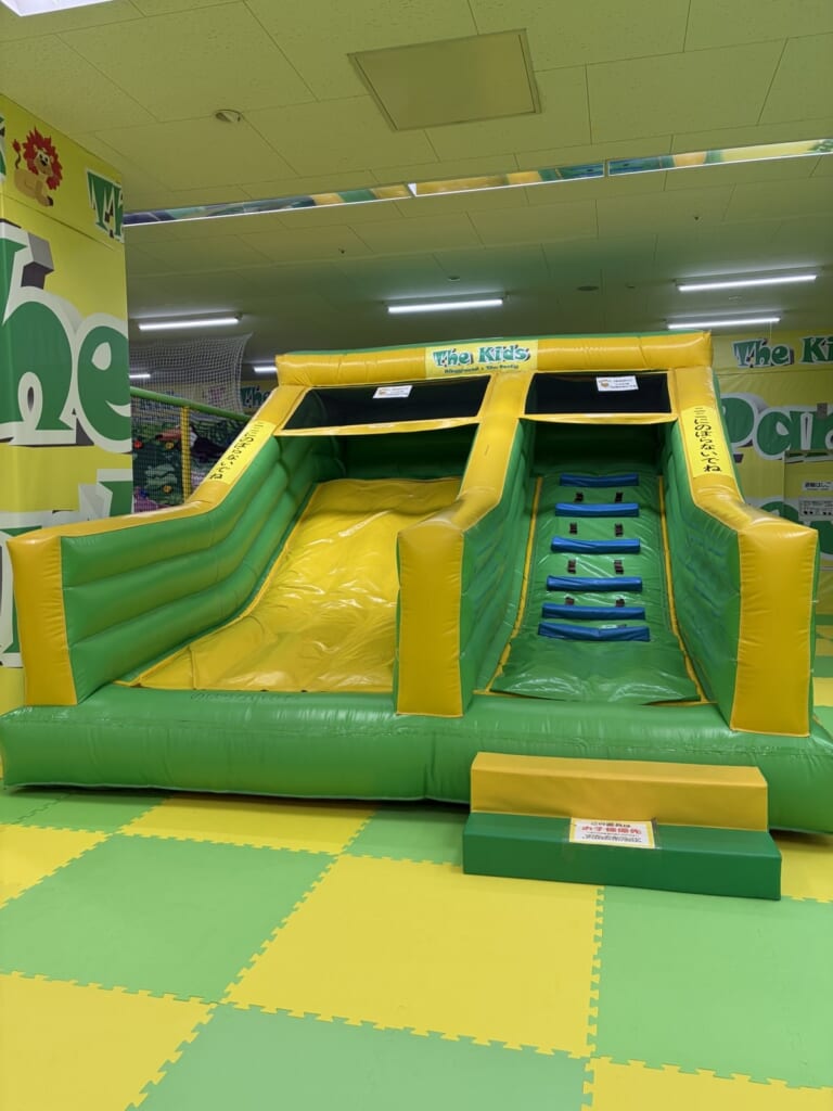 ザキッズ千葉ワンズモール店のふわふわ遊具