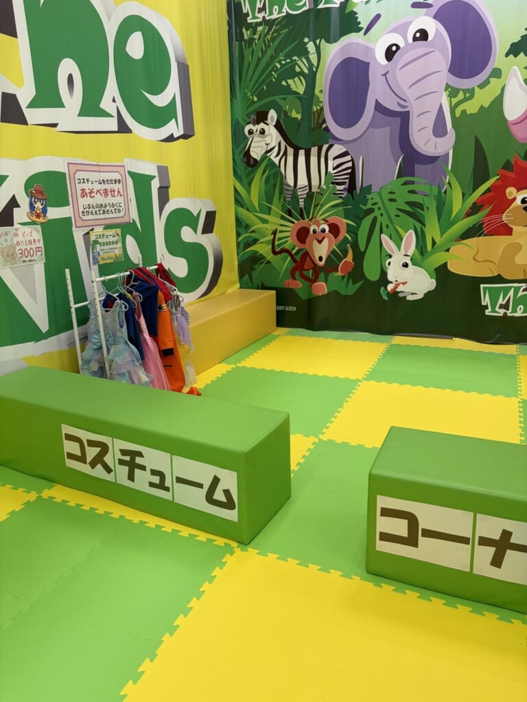 ザキッズ千葉ワンズモール店のコスチュームコーナー