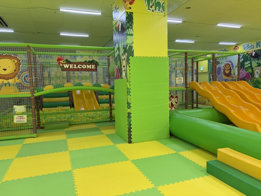 ザキッズ千葉ワンズモール店の巨大ジャングルジム